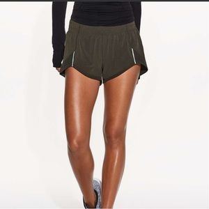 LULULEMON Miles Ahead 2.5” short Size 4